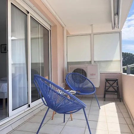 Climatisé Avec Piscine, Terrasse Et Parking - 6 Couchages, Près De La - Fr-1-251-451 * Le Lavandou