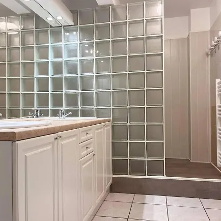 Climatisé Avec Piscine, Terrasse Et Parking - 6 Couchages, Près De La - Fr-1-251-451 Appartement Le Lavandou