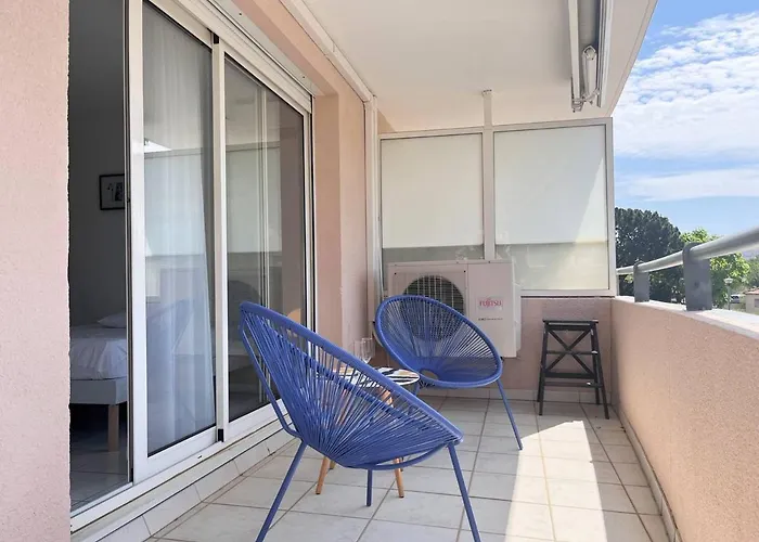 Climatise Avec Piscine, Terrasse Et Parking - 6 Couchages, Pres De La - Fr-1-251-451 * Le Lavandou